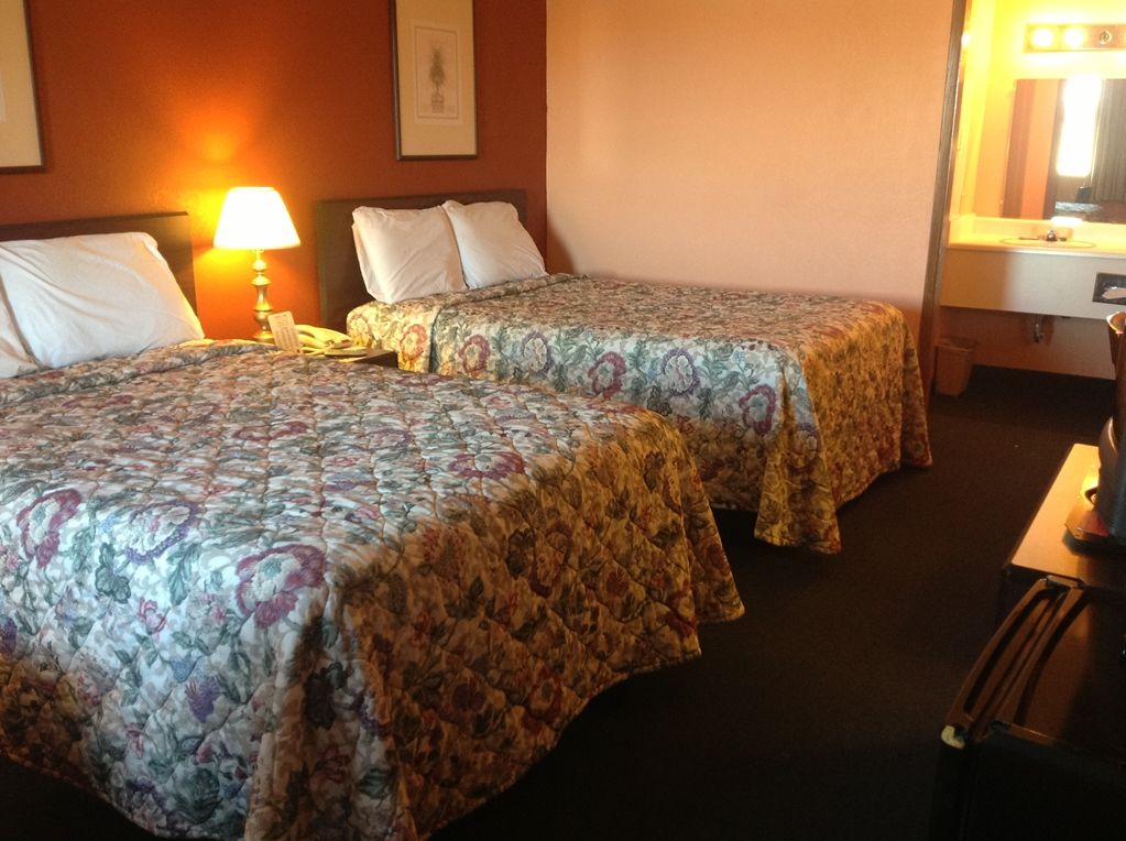 Travelers Lodge Beatrice Phòng bức ảnh