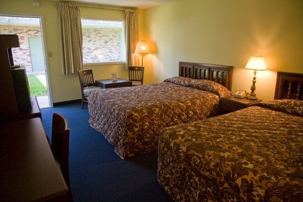 Travelers Lodge Beatrice Phòng bức ảnh